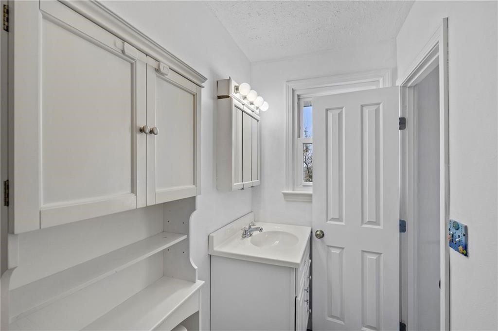 16 Pocahontas Drive Drive