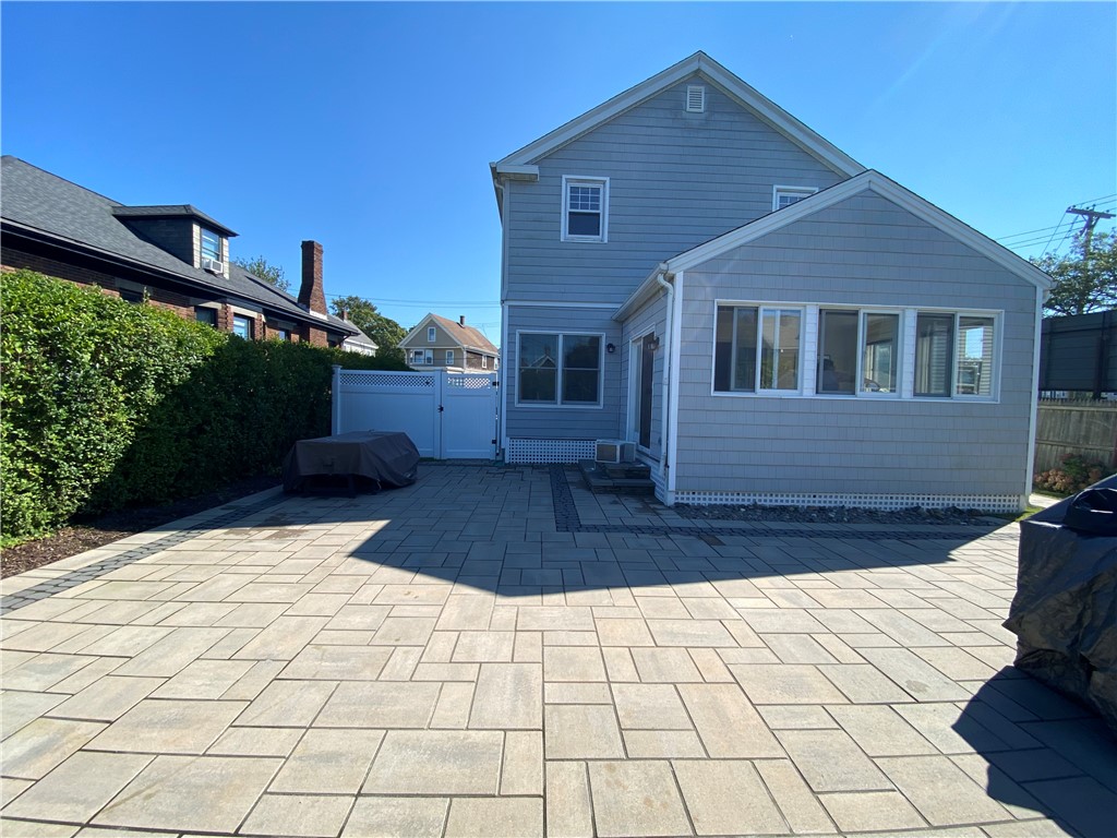 8 Morton Avenue