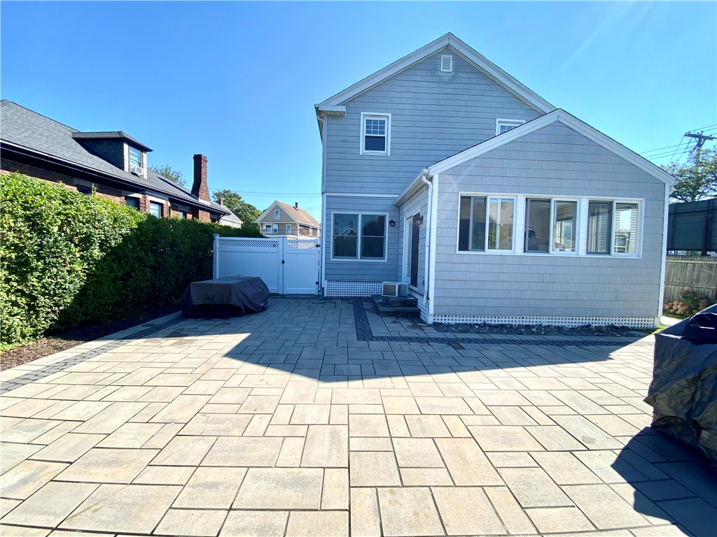 8 Morton Avenue