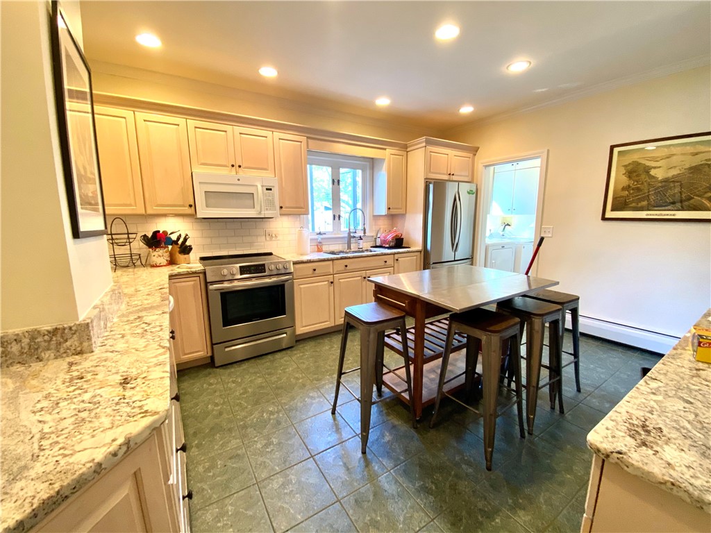8 Morton Avenue