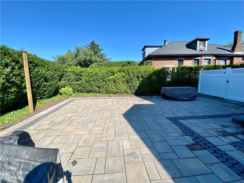 8 Morton Avenue
