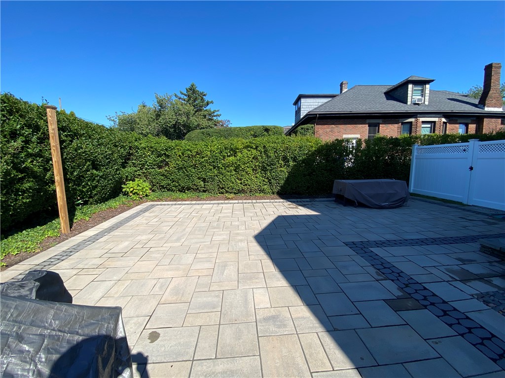 8 Morton Avenue