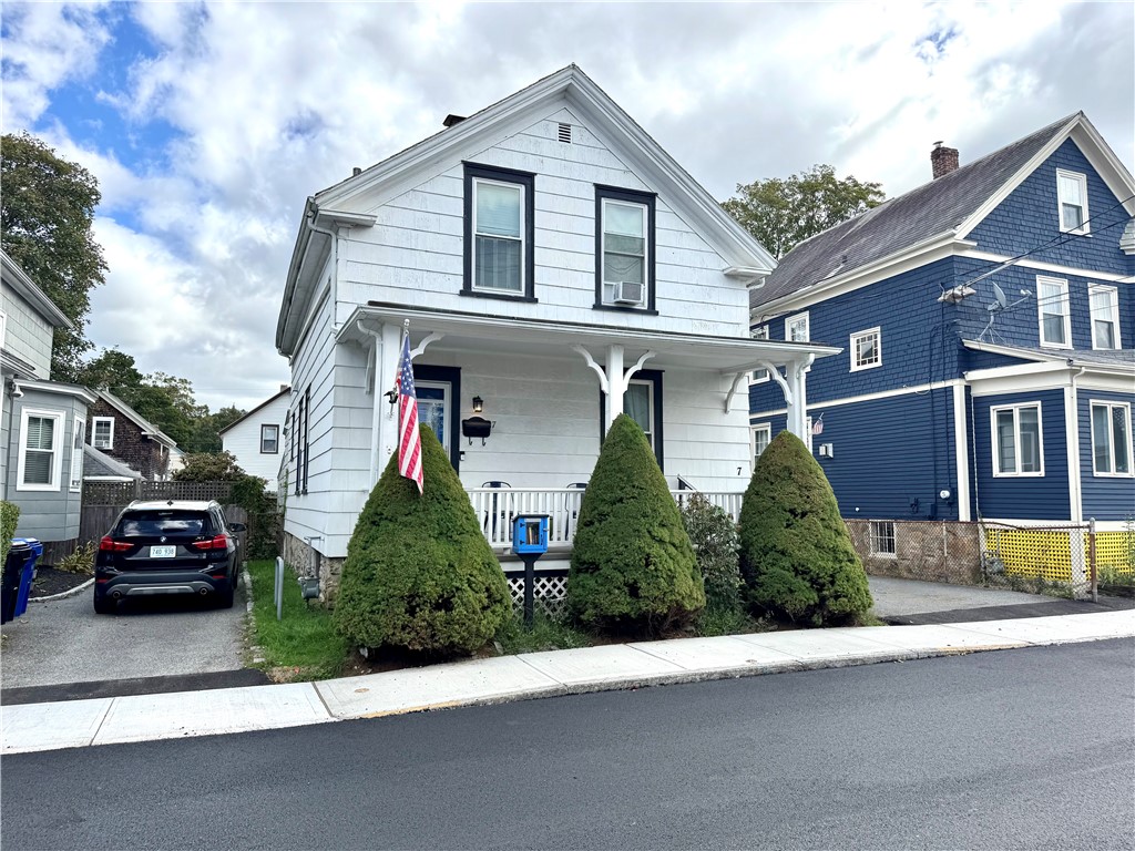 7 Congdon Avenue