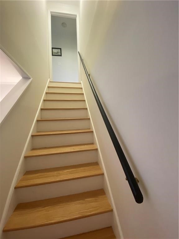 32 Middleton Avenue W