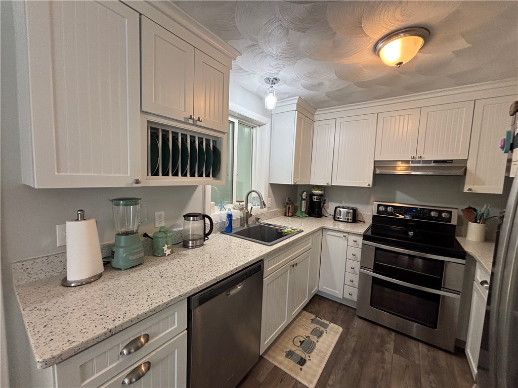 25 West Castle Way D