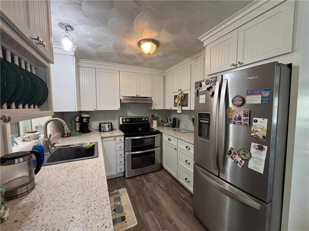 25 West Castle Way D