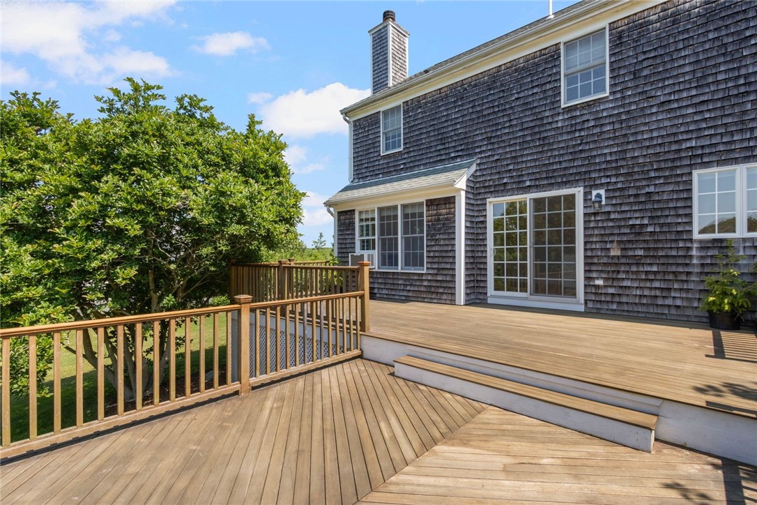 220 Island Drive