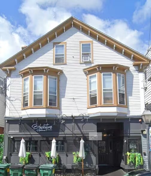 239 Main St. Street 3