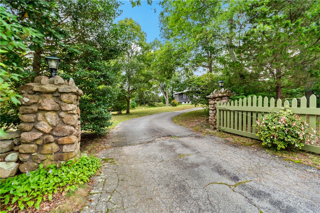 808 Ten Rod Road