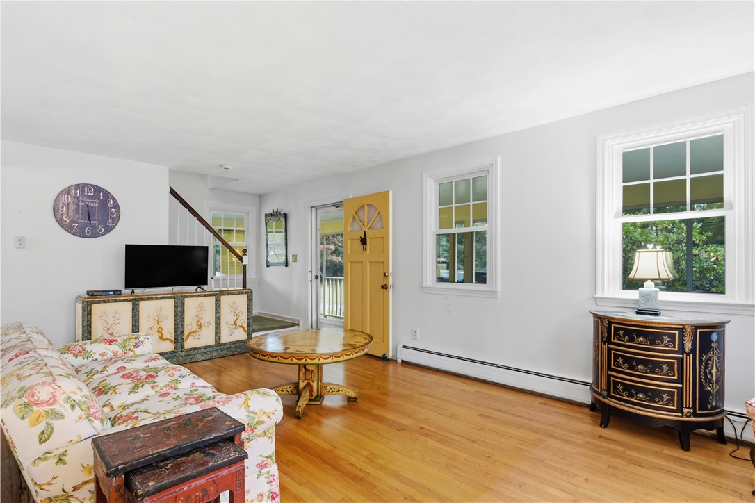 808 Ten Rod Road