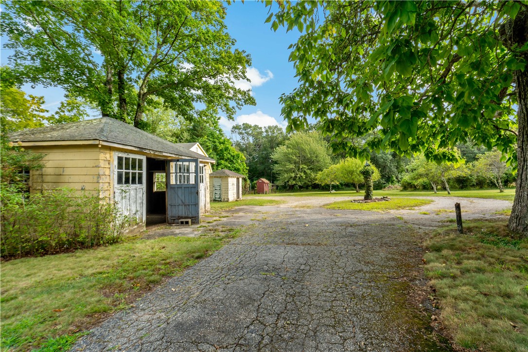 808 Ten Rod Road