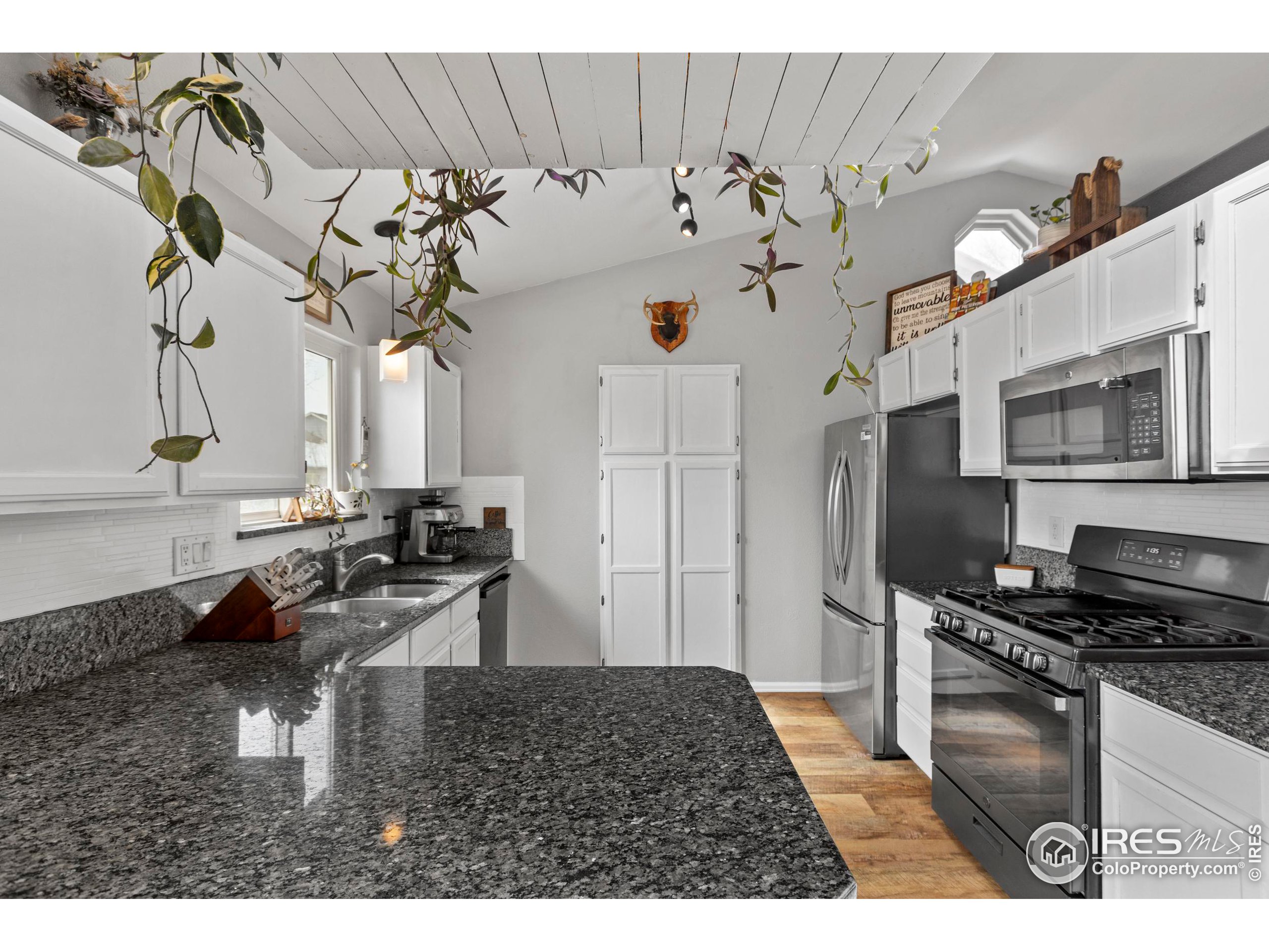 326 Riviera Ln