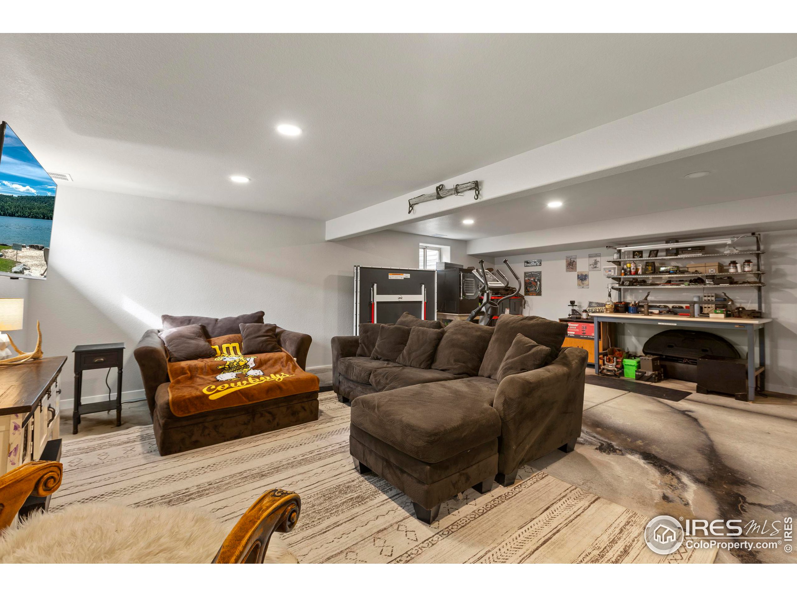 326 Riviera Ln