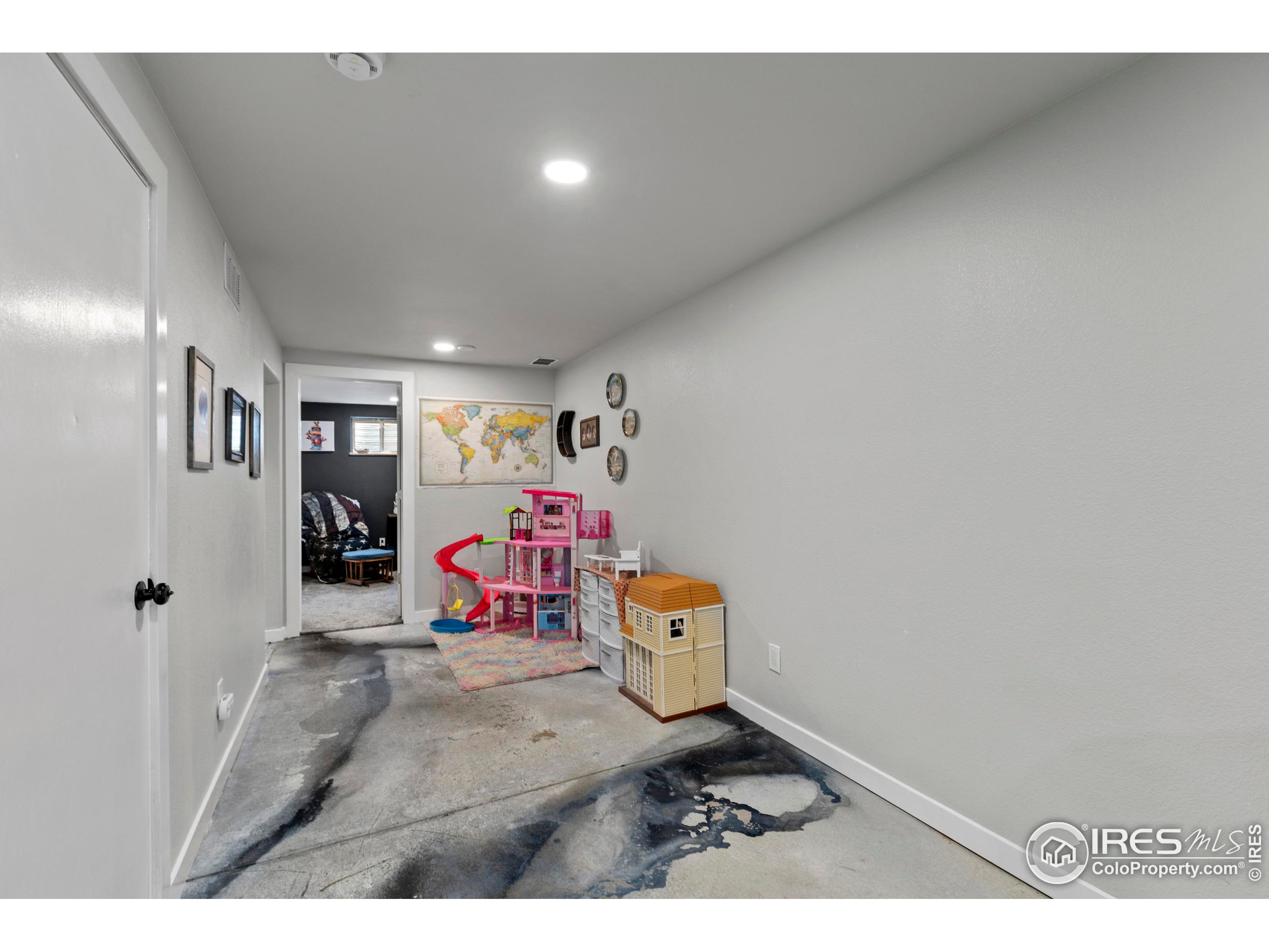 326 Riviera Ln