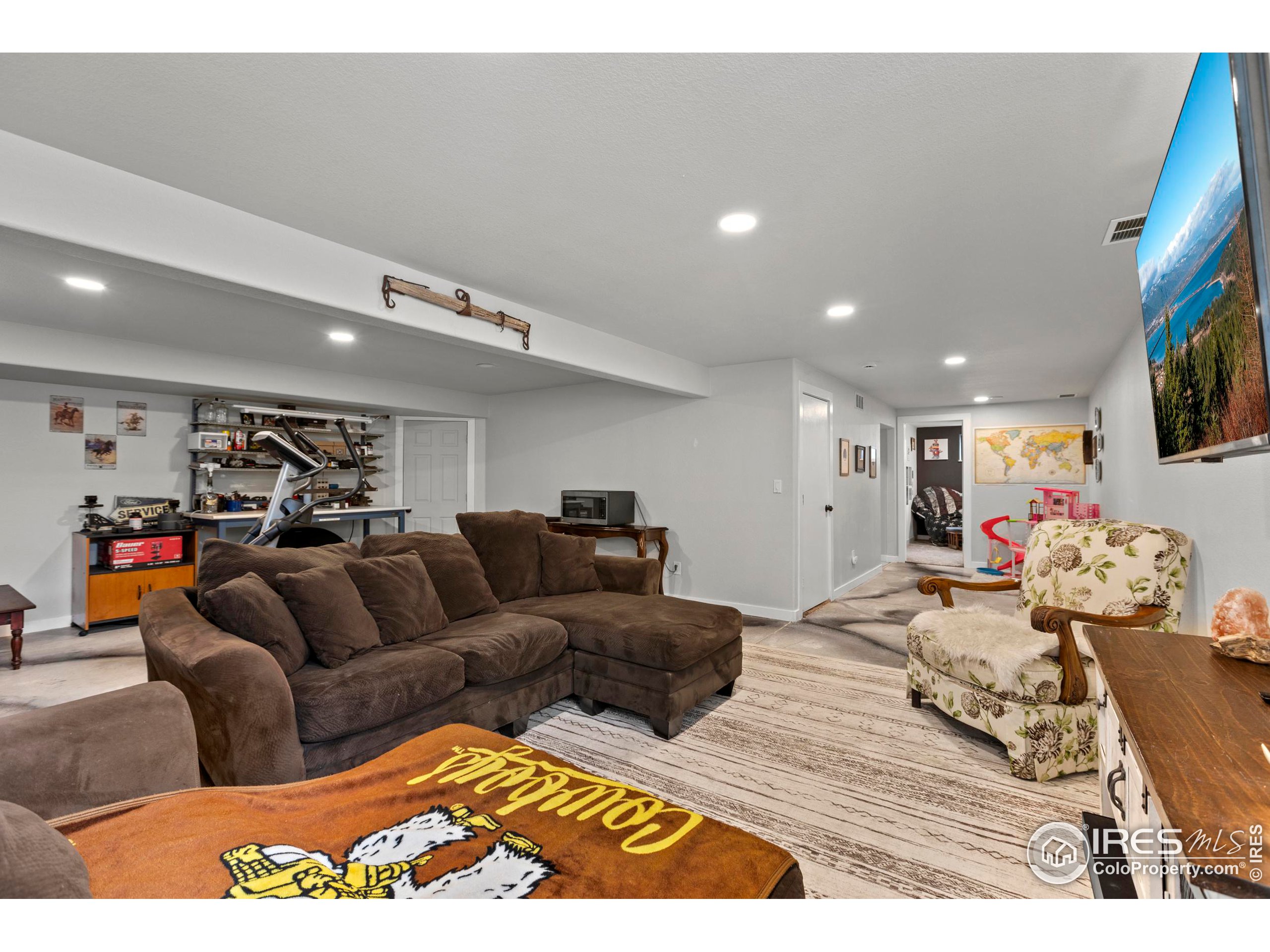 326 Riviera Ln
