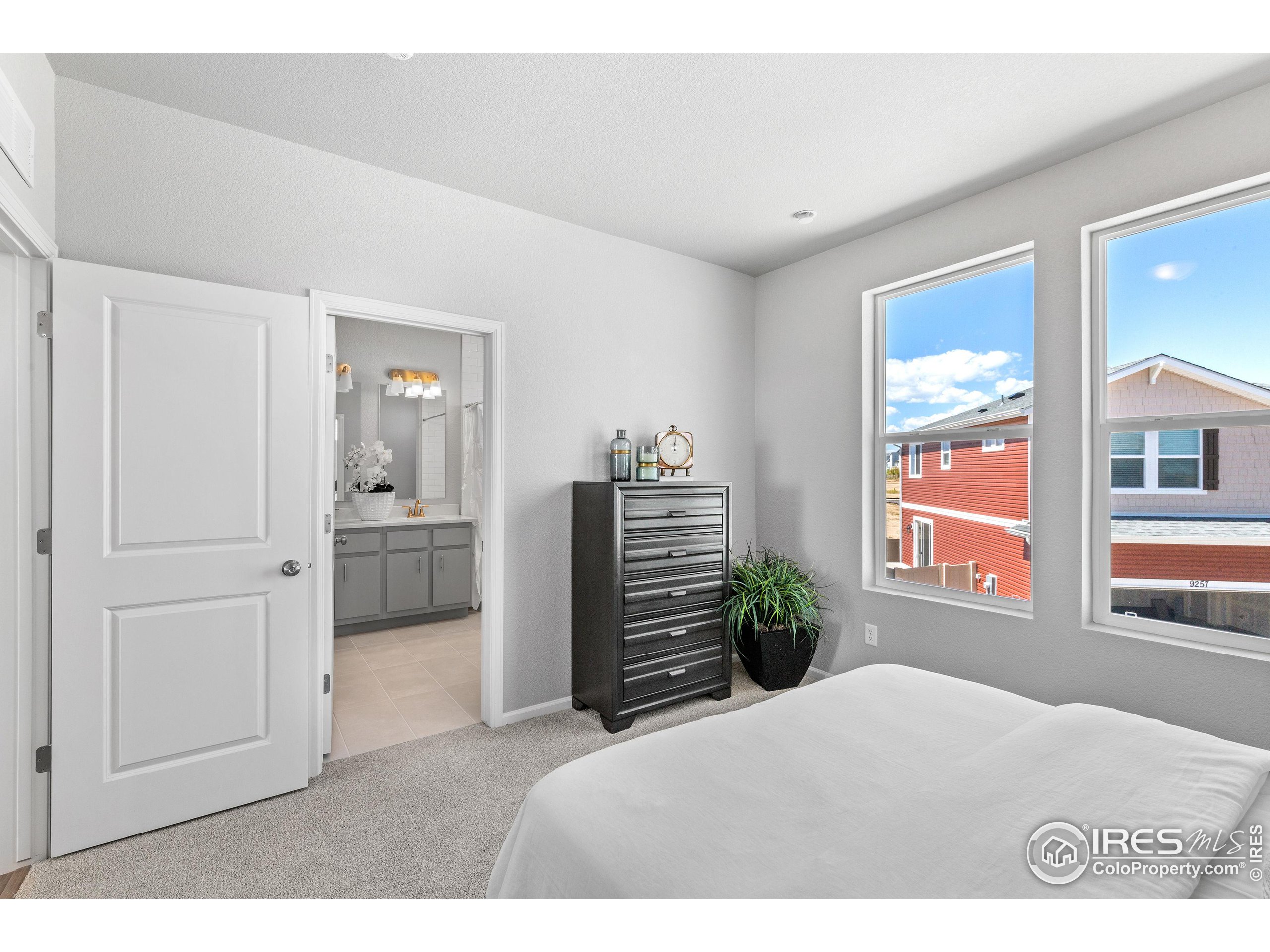 3381 Barkwood Dr
