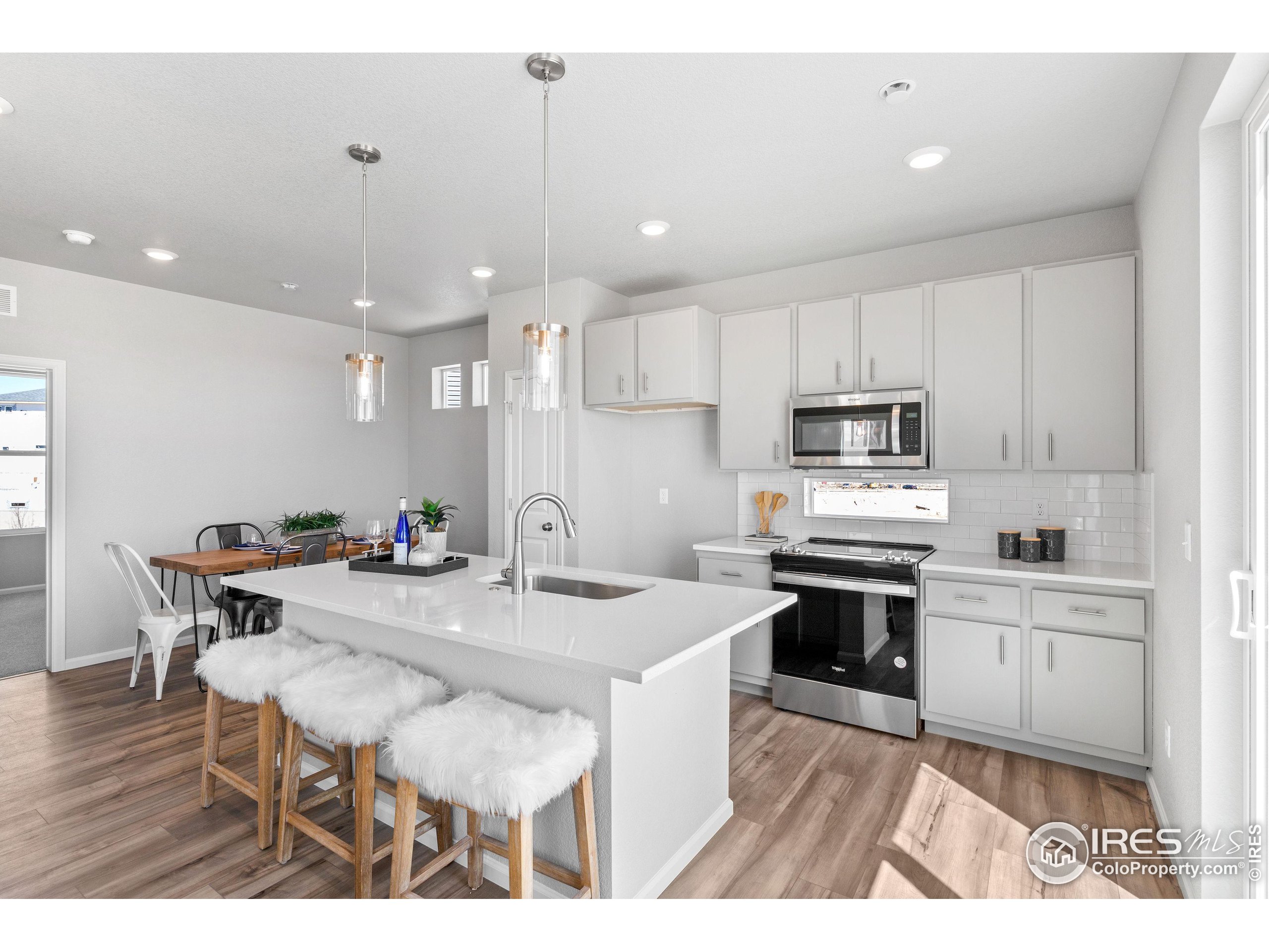 3381 Barkwood Dr