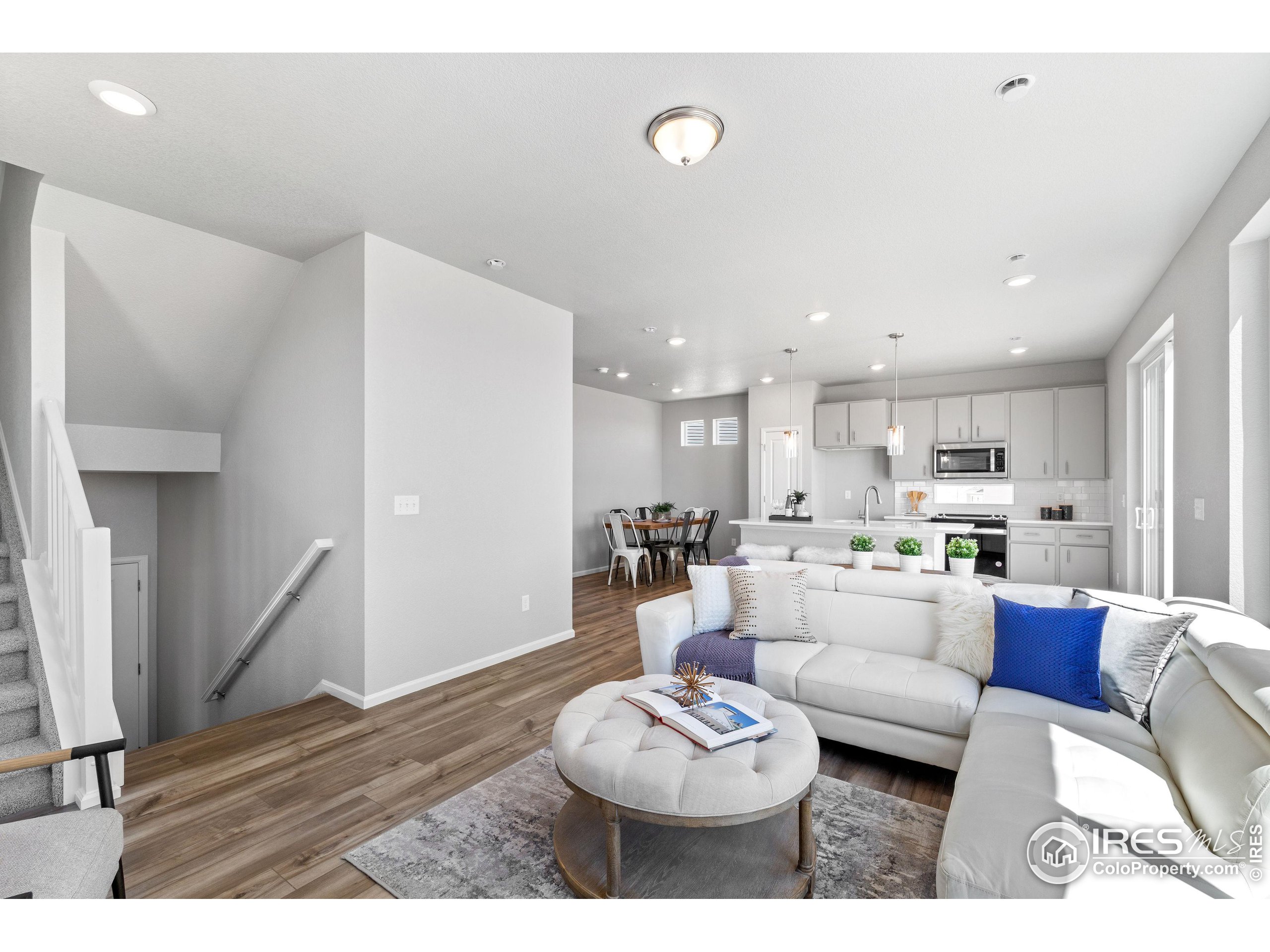 3381 Barkwood Dr