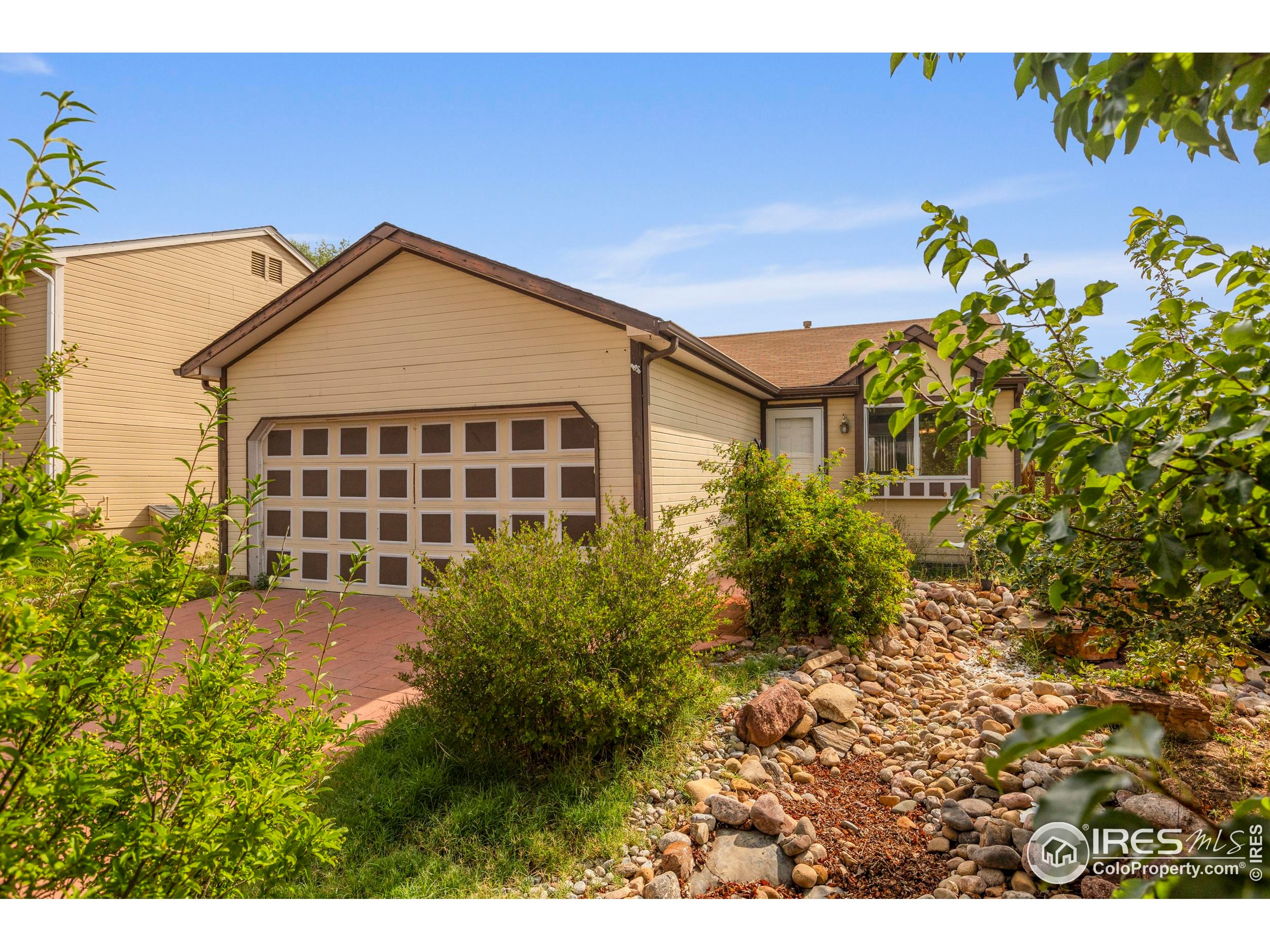 2172 Hackberry Cir