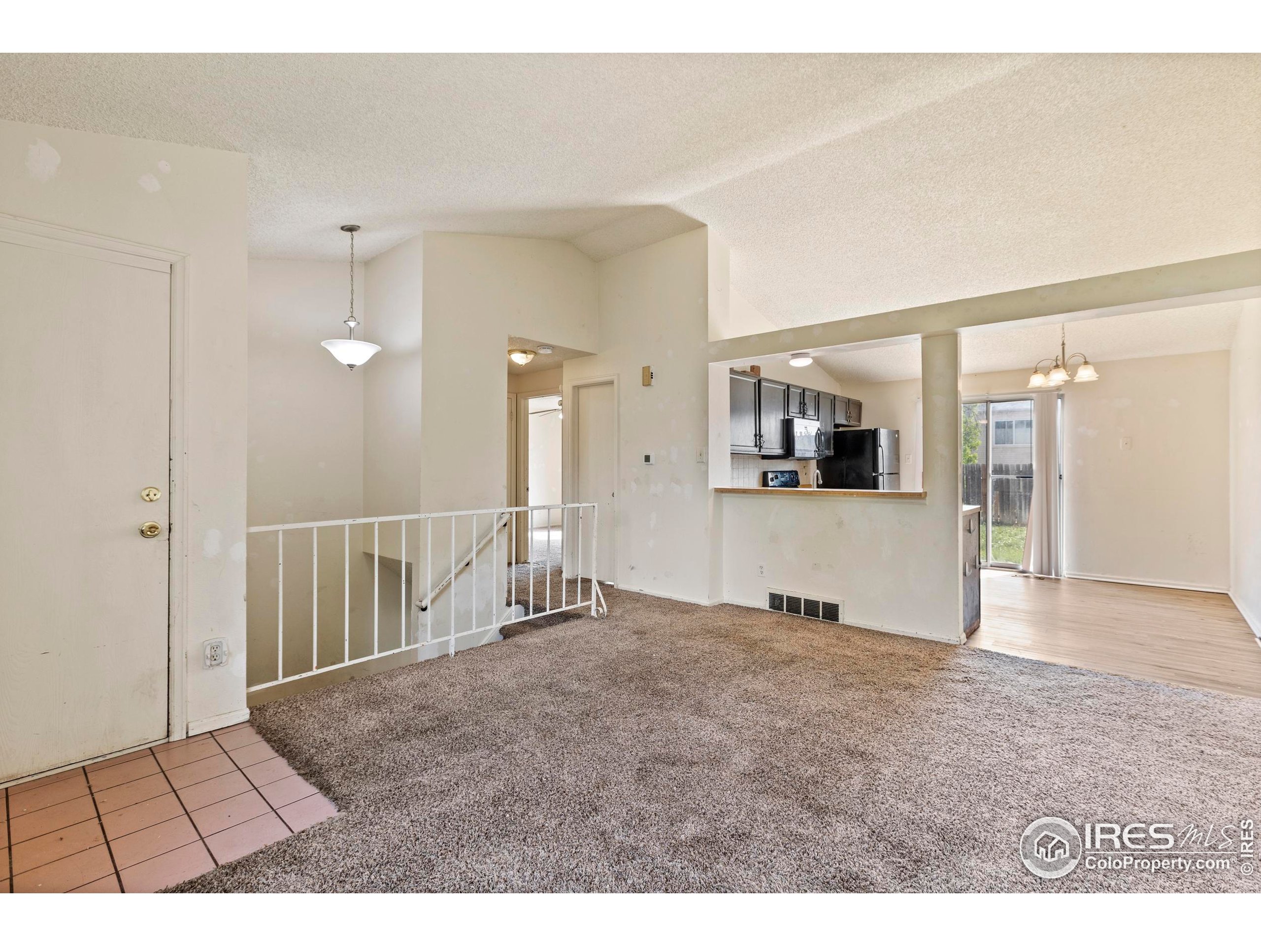 2172 Hackberry Cir