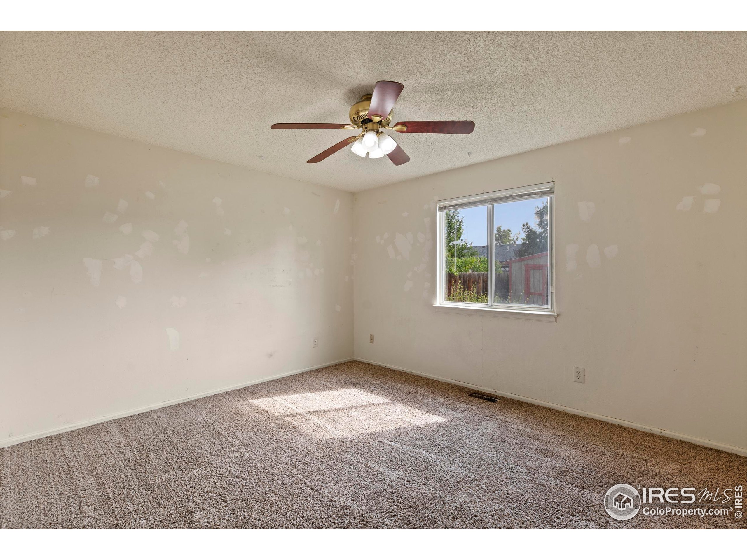 2172 Hackberry Cir