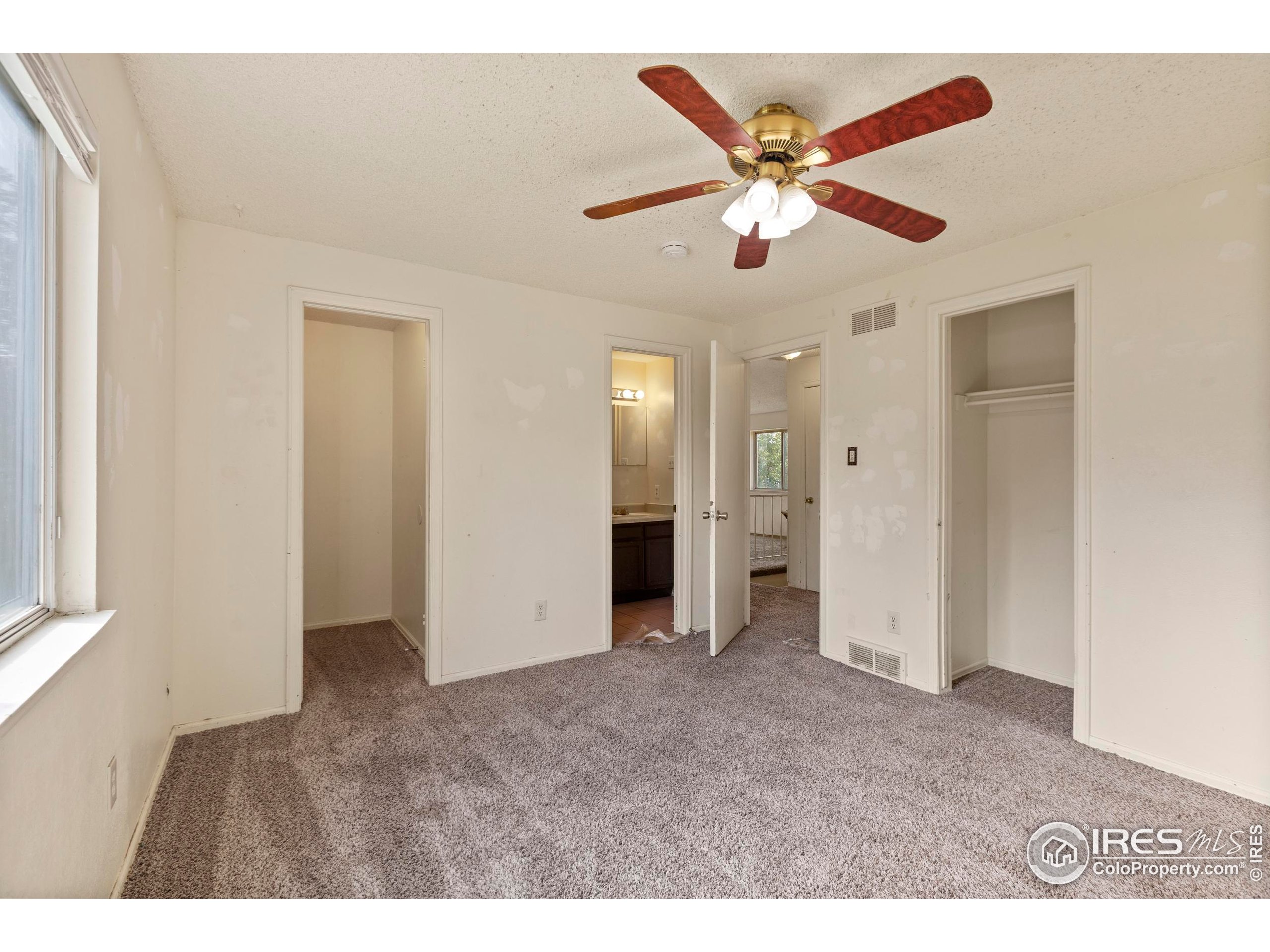 2172 Hackberry Cir