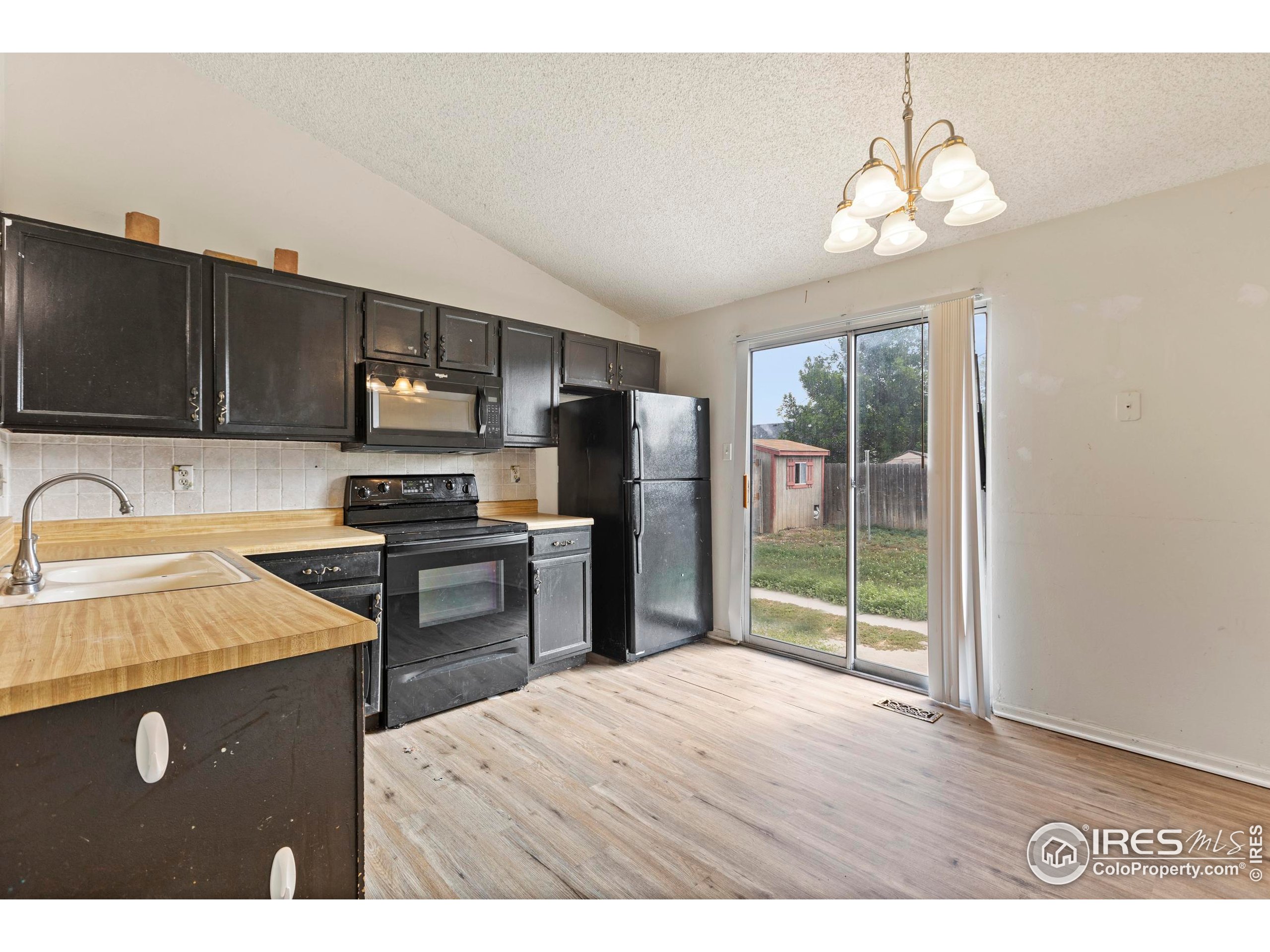 2172 Hackberry Cir