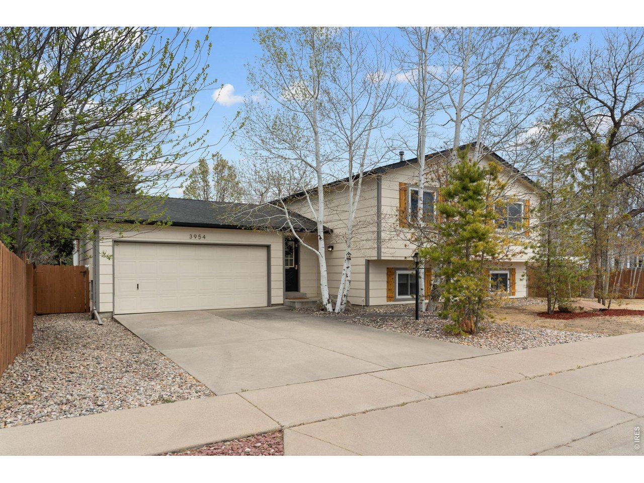 3954 Caddoa Dr