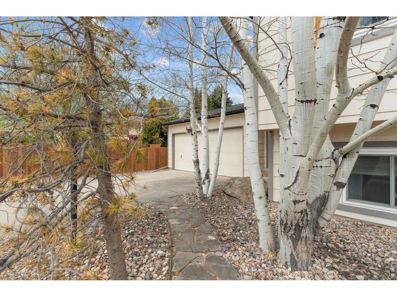 3954 Caddoa Dr