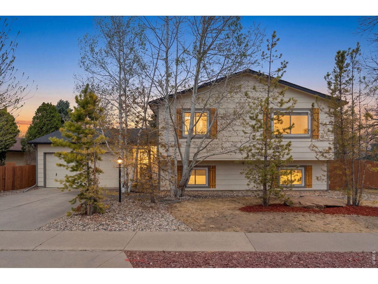 3954 Caddoa Dr
