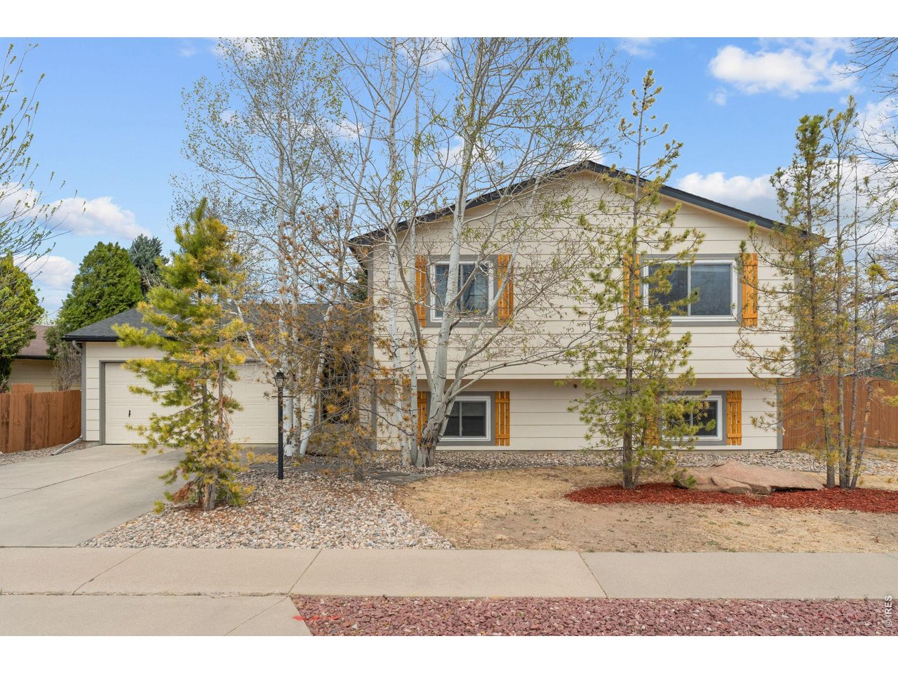 3954 Caddoa Dr