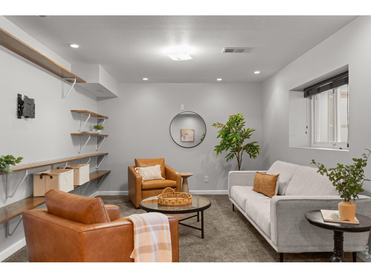 3954 Caddoa Dr