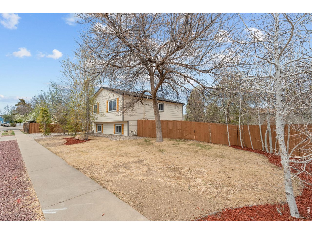 3954 Caddoa Dr