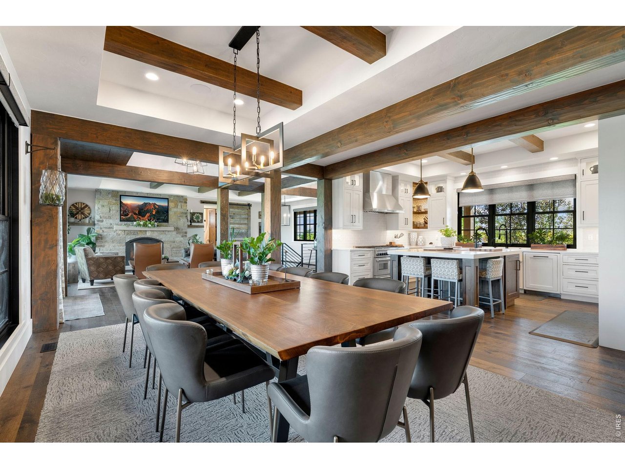 4252 Mountain Shadow Way
