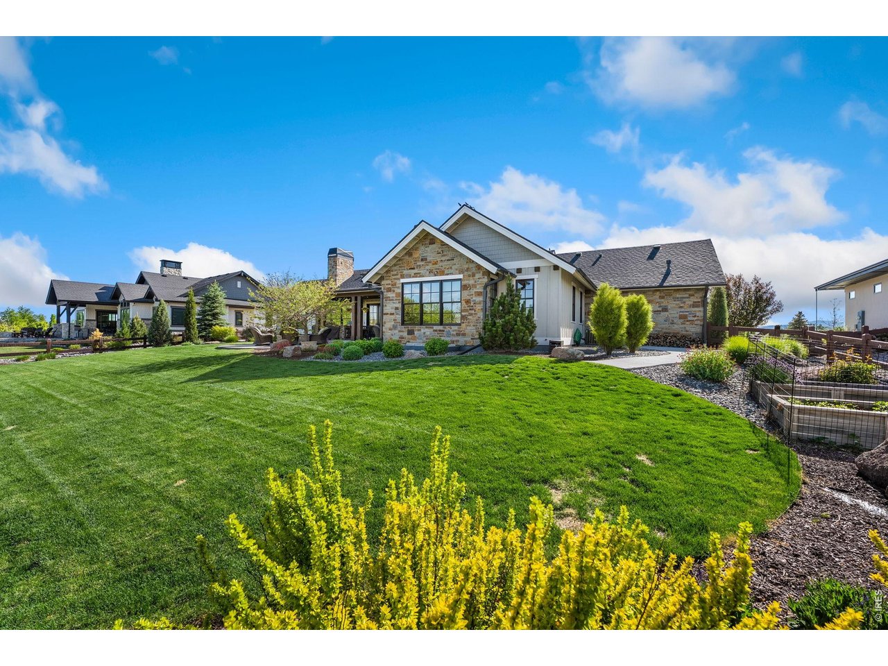 4252 Mountain Shadow Way