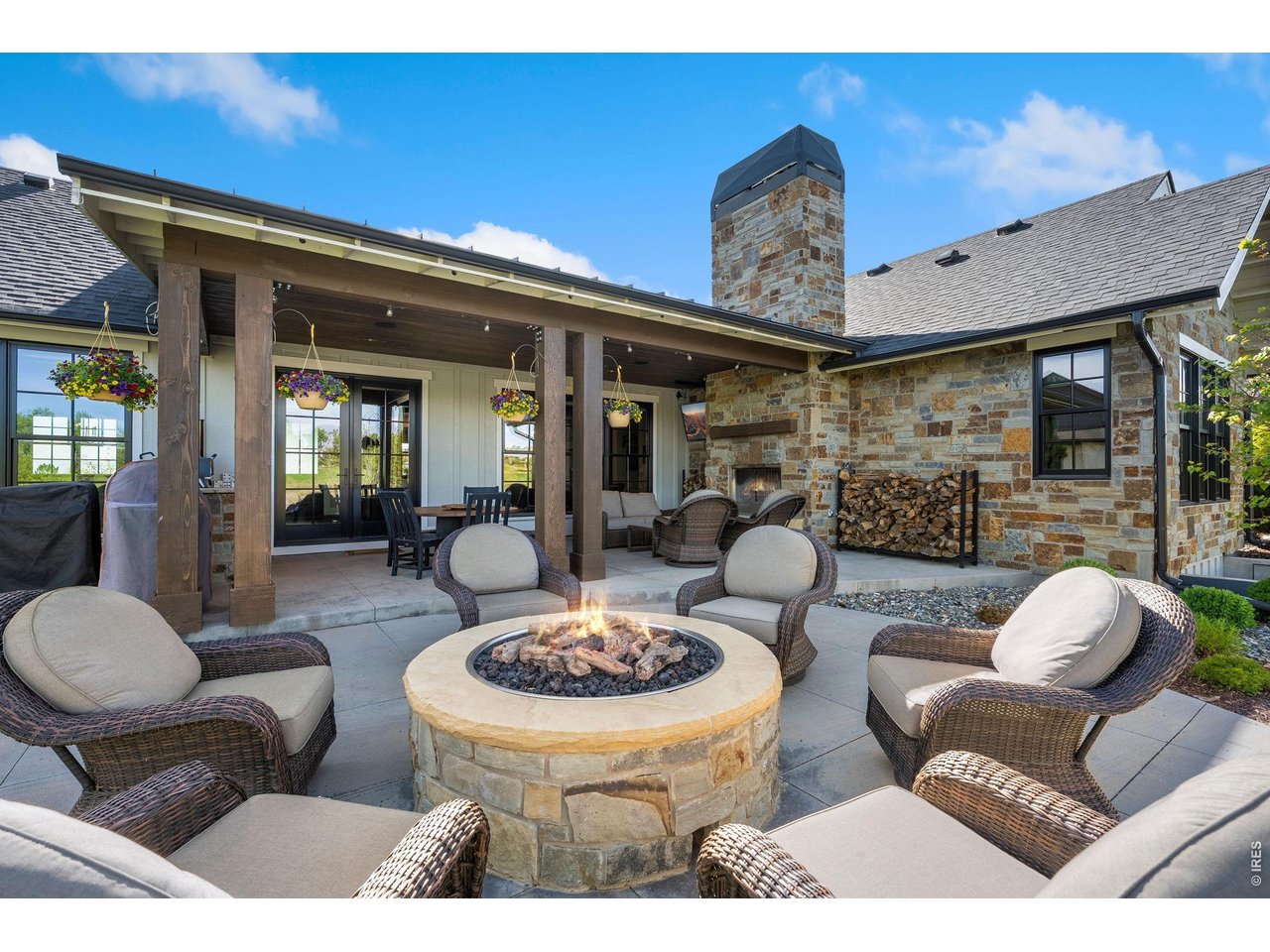 4252 Mountain Shadow Way