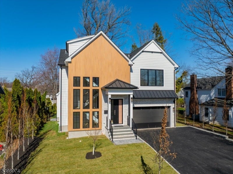125 Tudor Oval