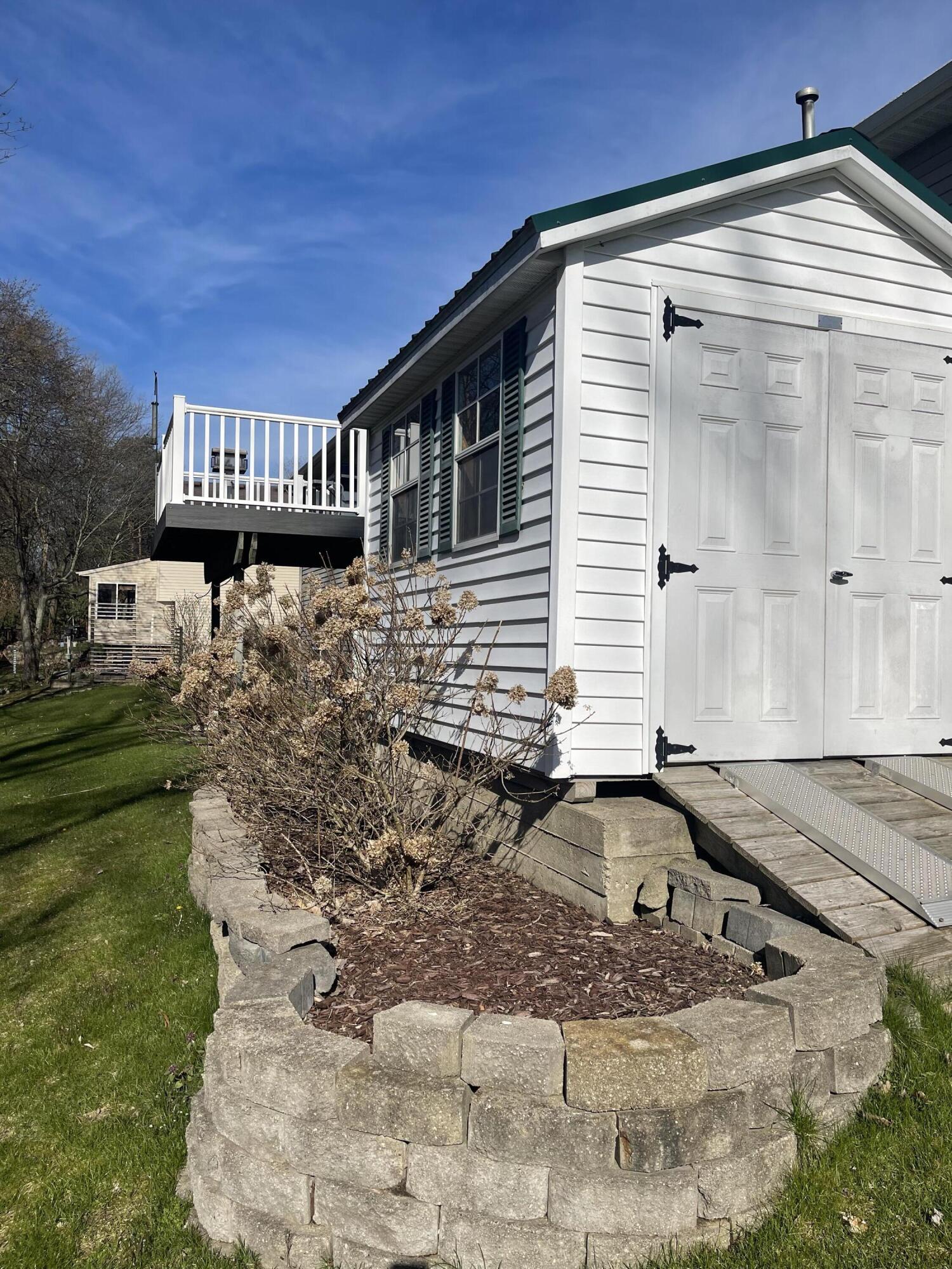 6981 Lake Bluff Drive NE