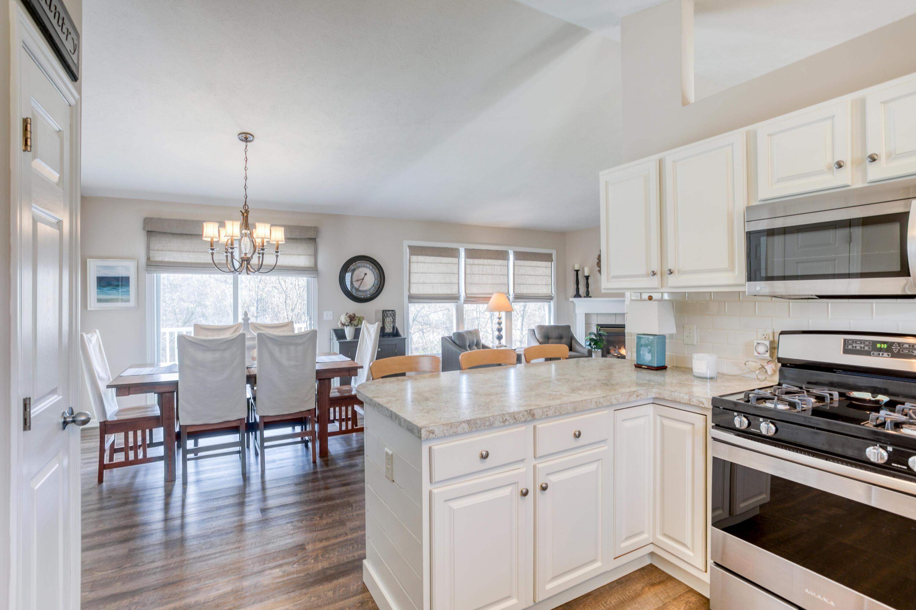 6981 Lake Bluff Drive NE