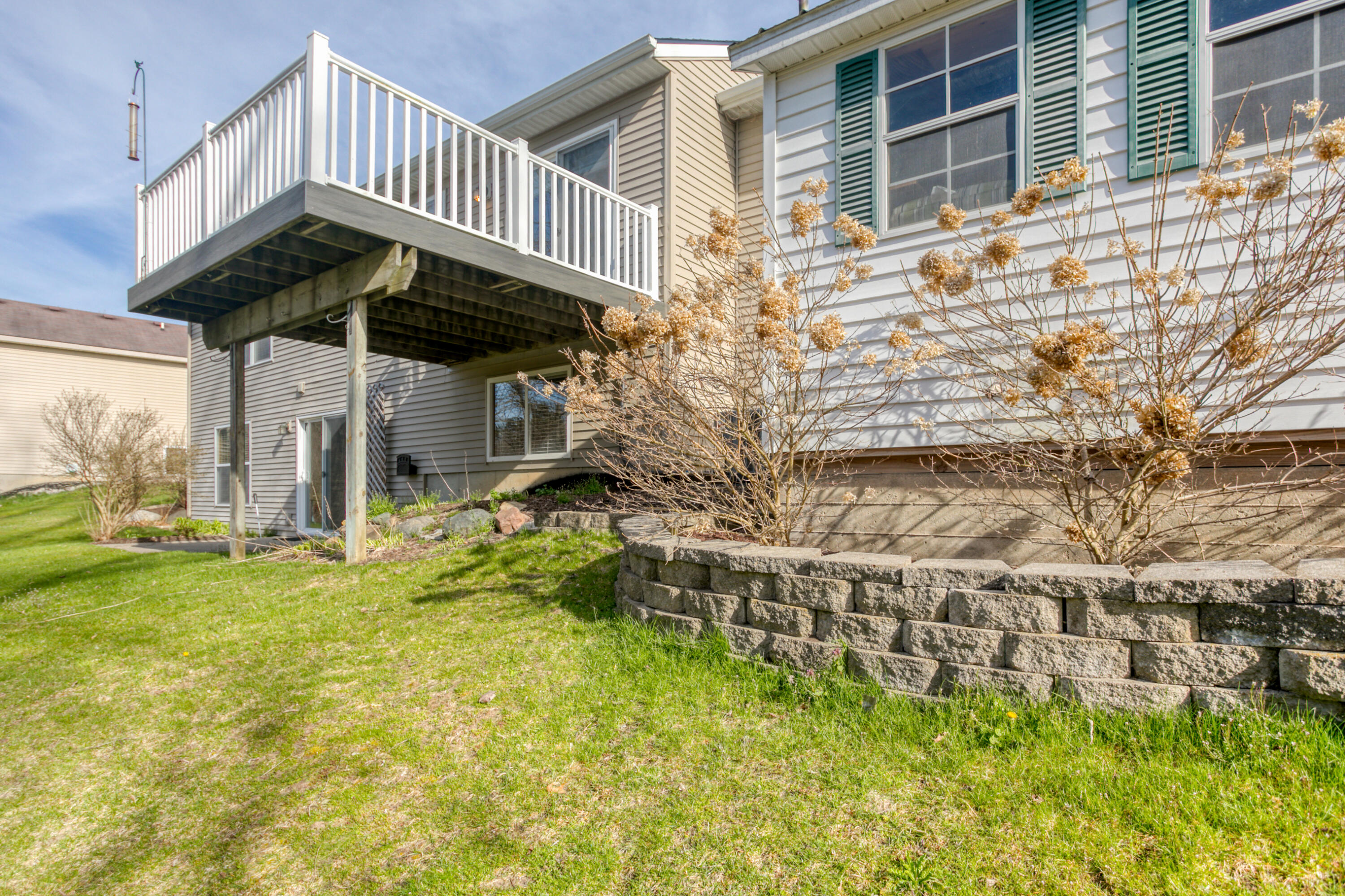 6981 Lake Bluff Drive NE