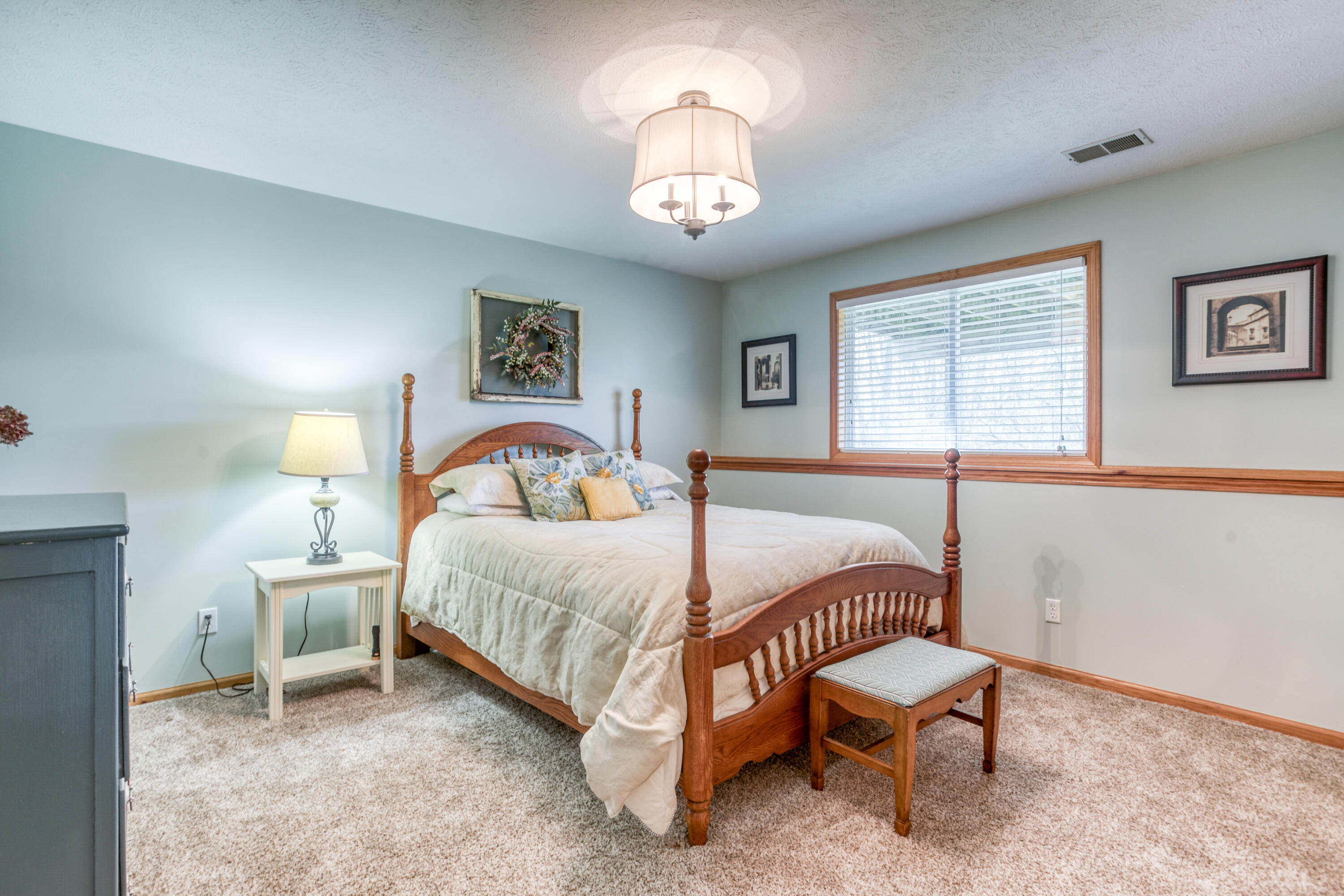 6981 Lake Bluff Drive NE