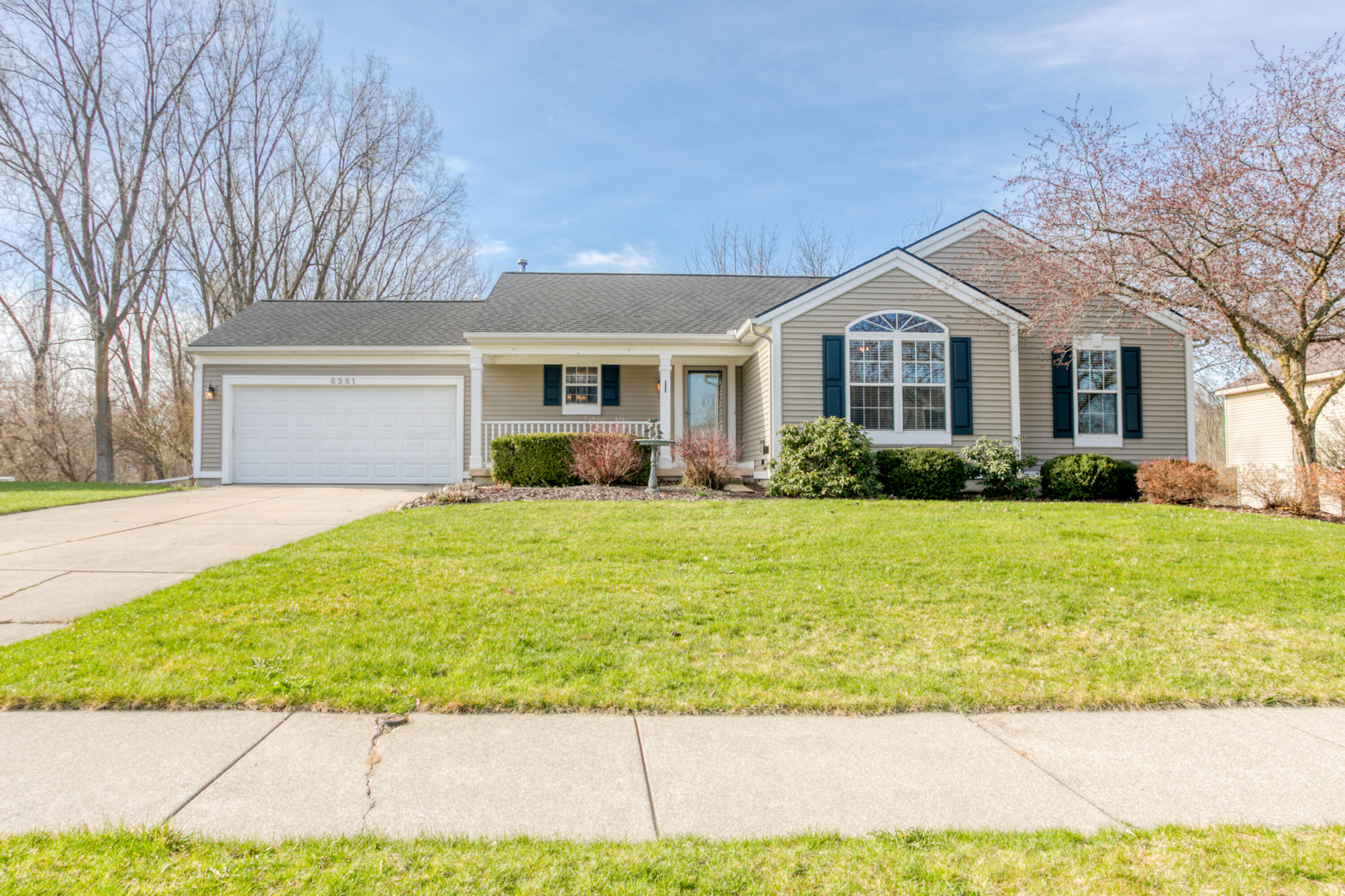 6981 Lake Bluff Drive NE
