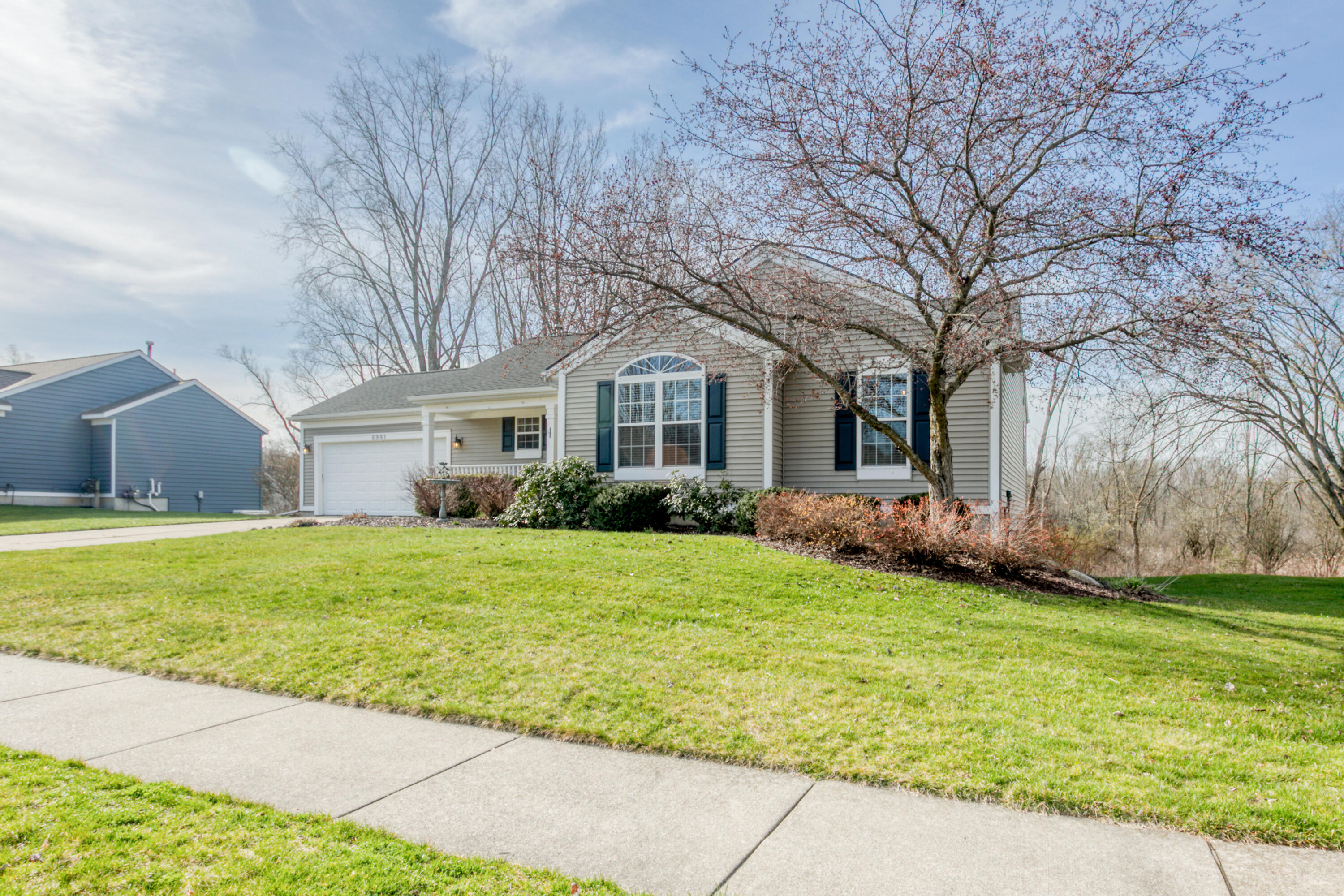 6981 Lake Bluff Drive NE