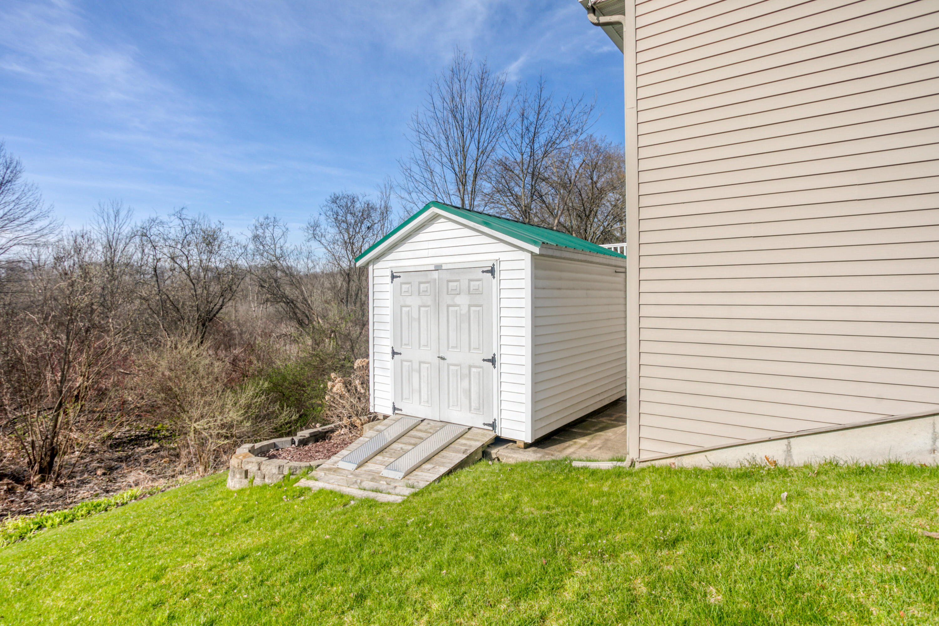 6981 Lake Bluff Drive NE