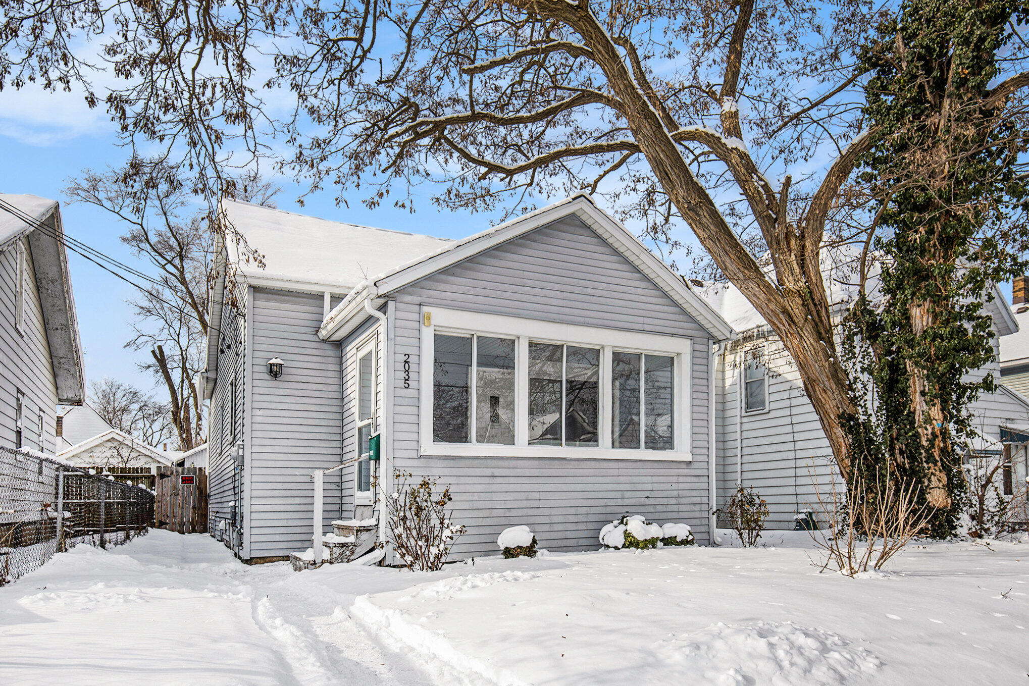 2035 Palace Avenue SW