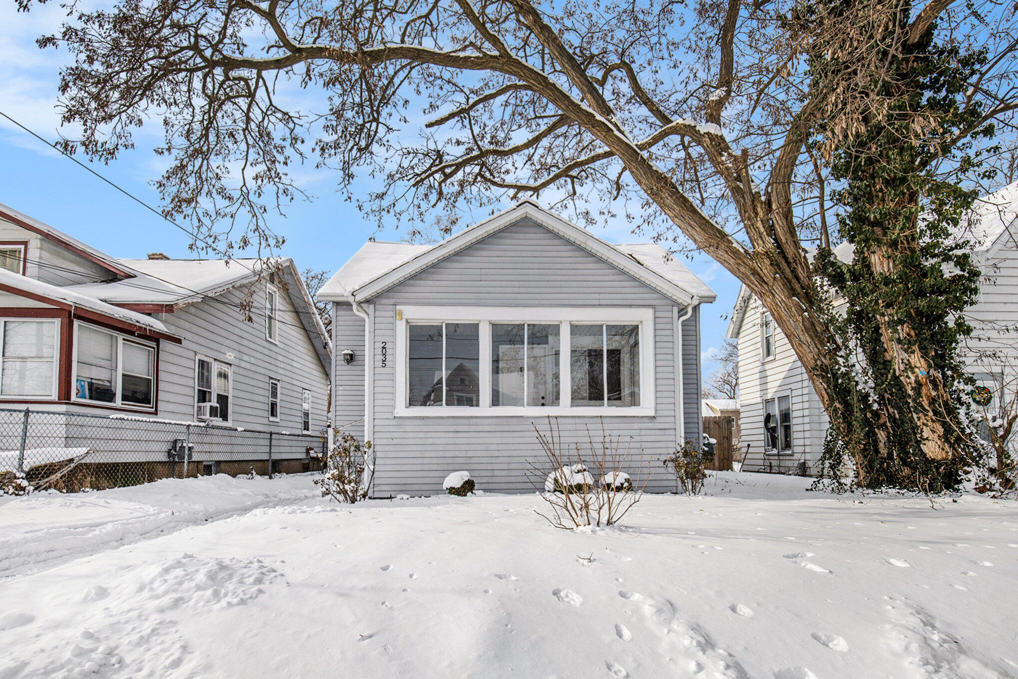 2035 Palace Avenue SW