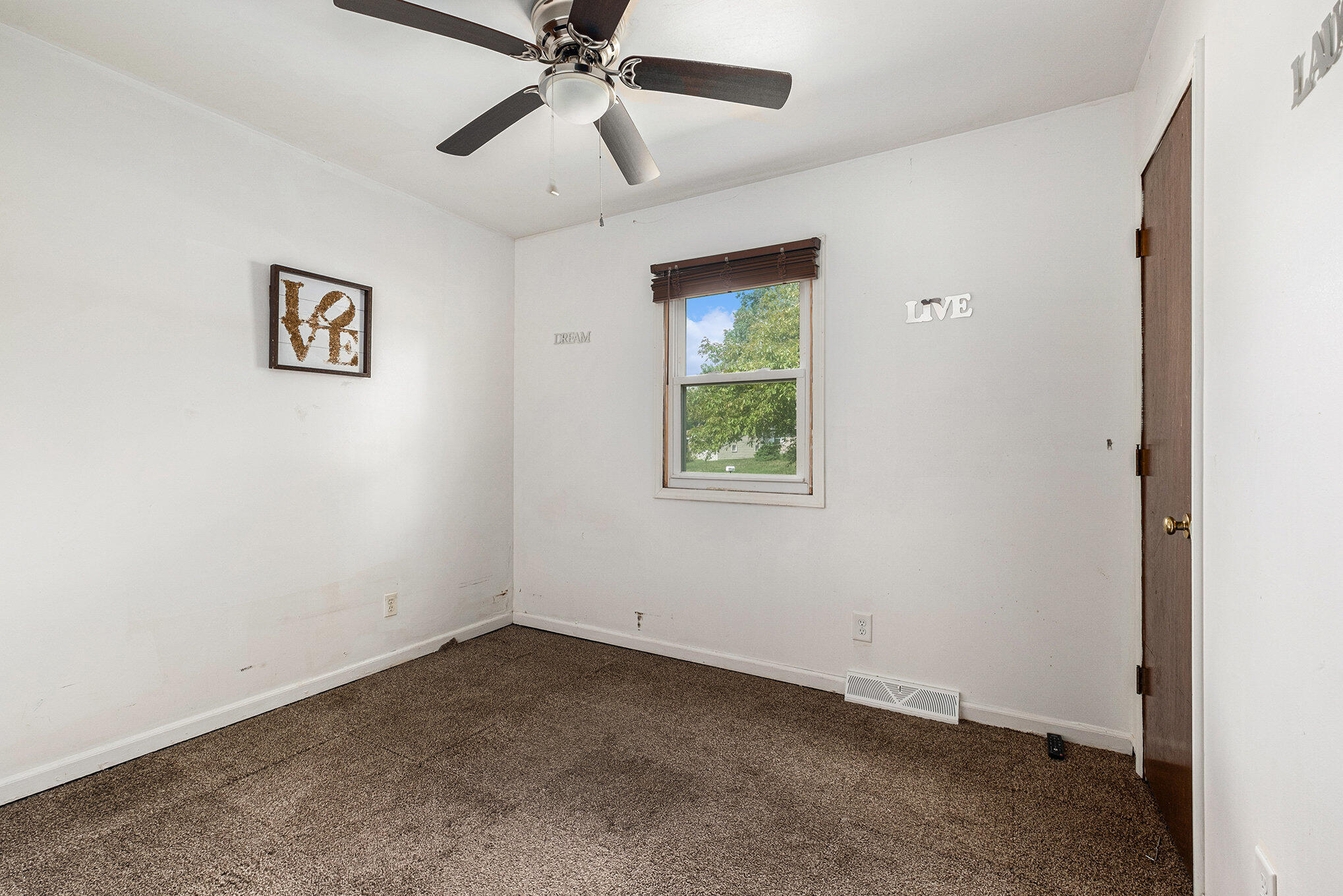 5879 Glenbrook Avenue SE