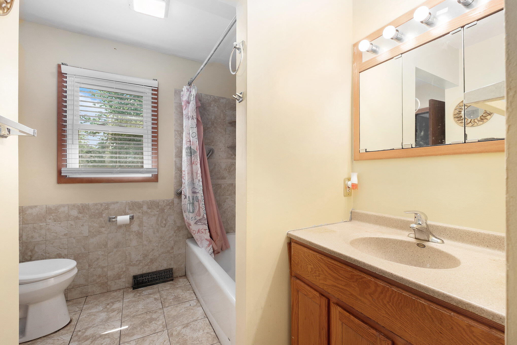 5879 Glenbrook Avenue SE