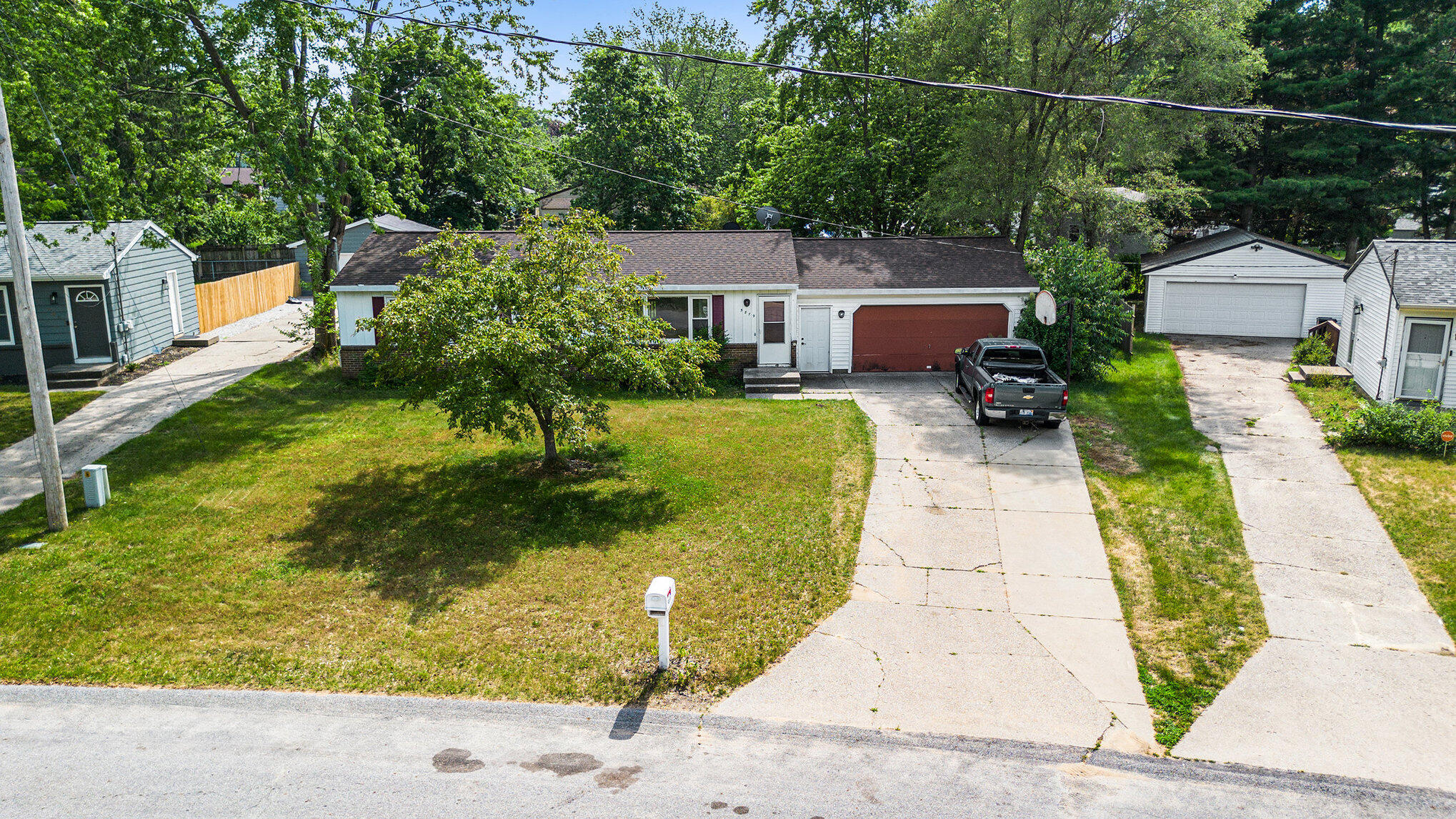 5879 Glenbrook Avenue SE