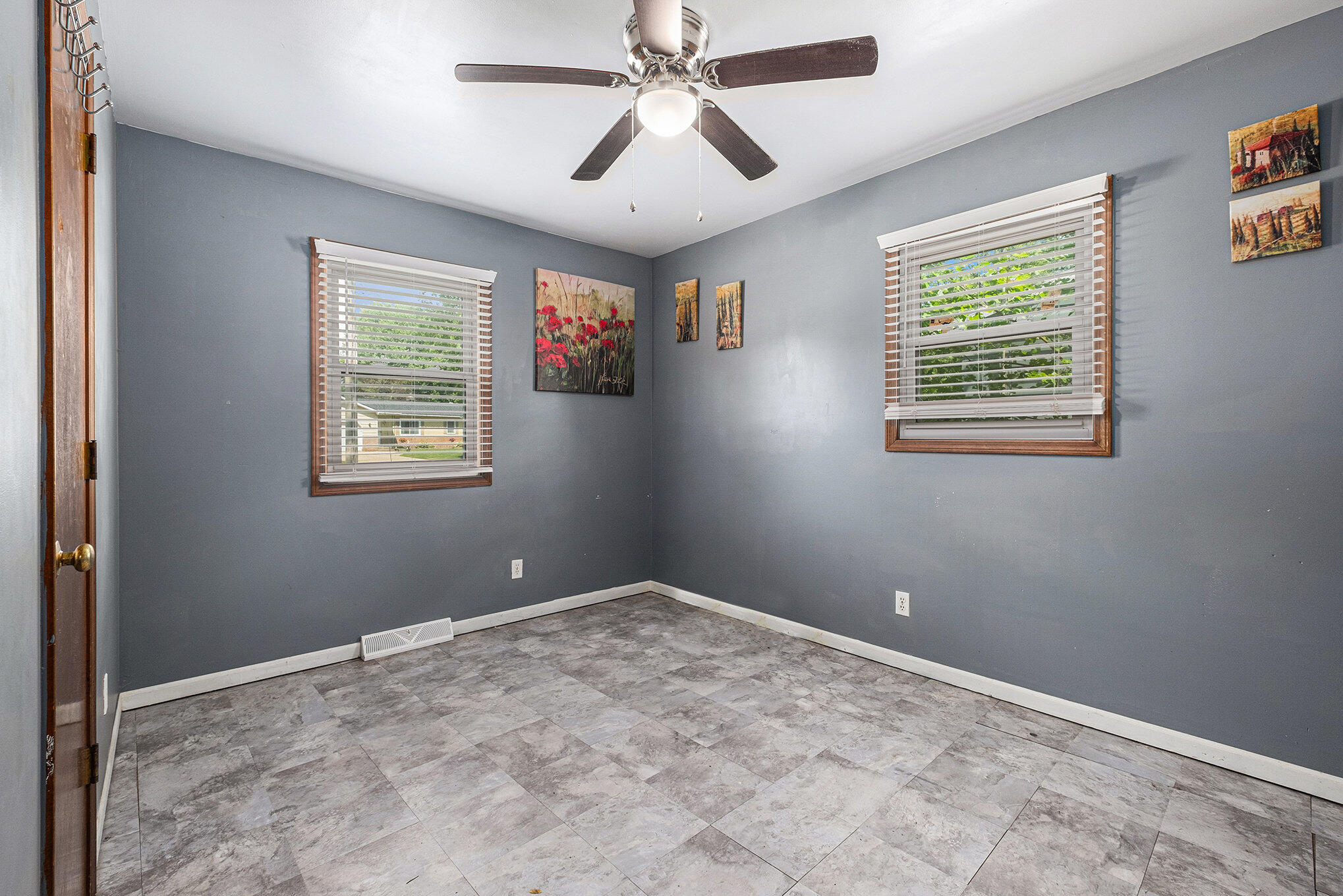 5879 Glenbrook Avenue SE